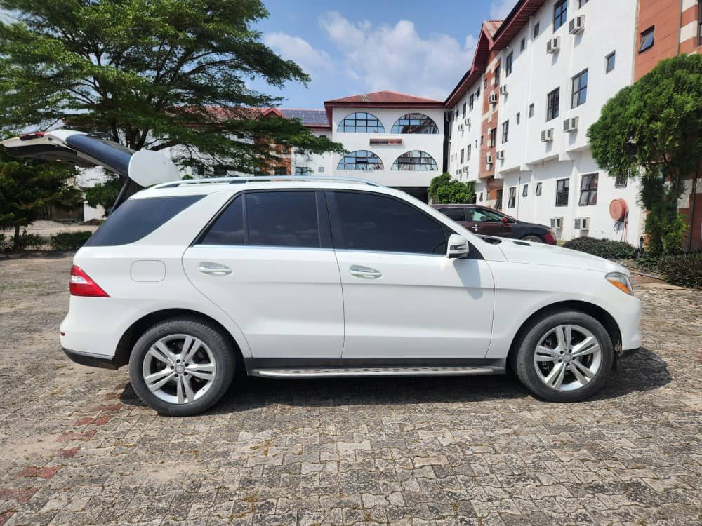 2015 Mercedes-Benz ML350 (Premium Edition) image 2