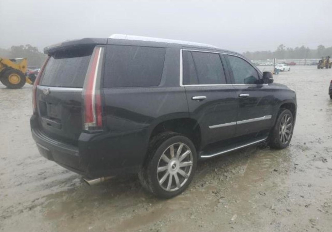 19/20 Cadillac Escalade image 3