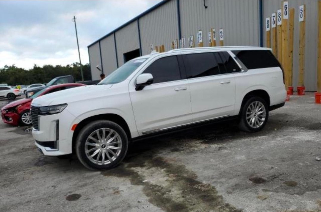 2021  Cadillac Escalade image 3