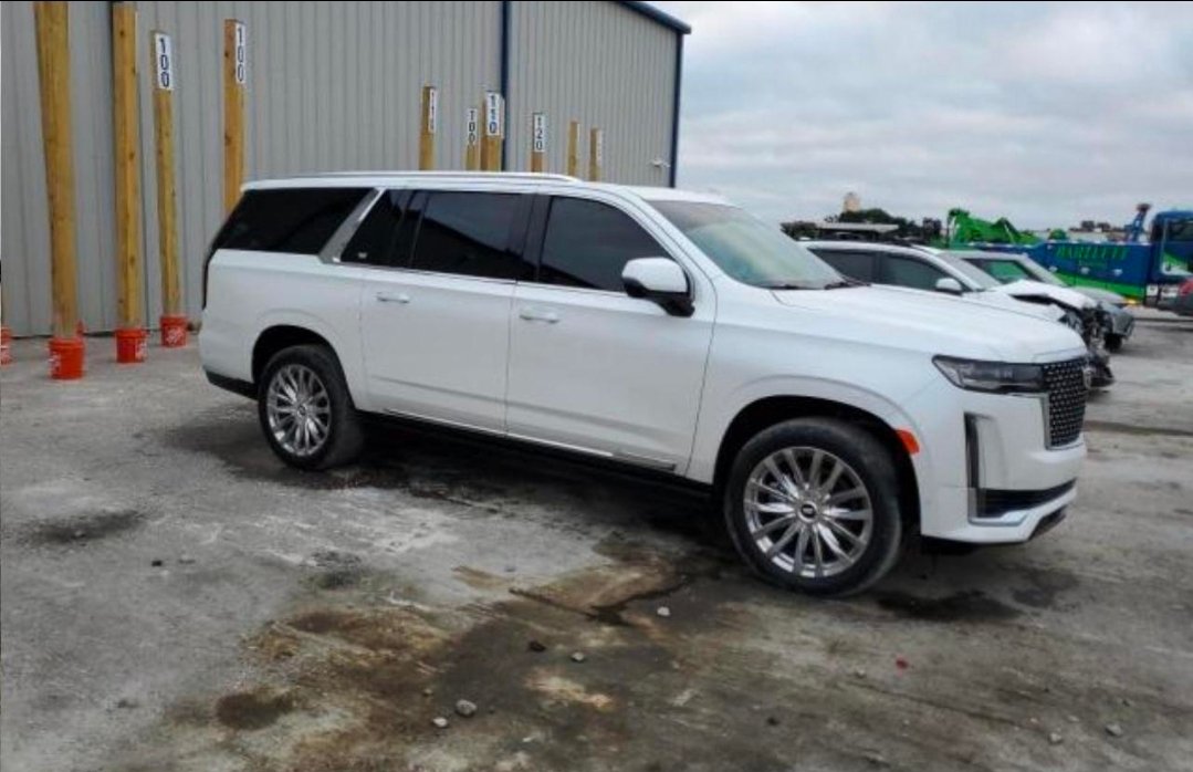 2021  Cadillac Escalade image 2