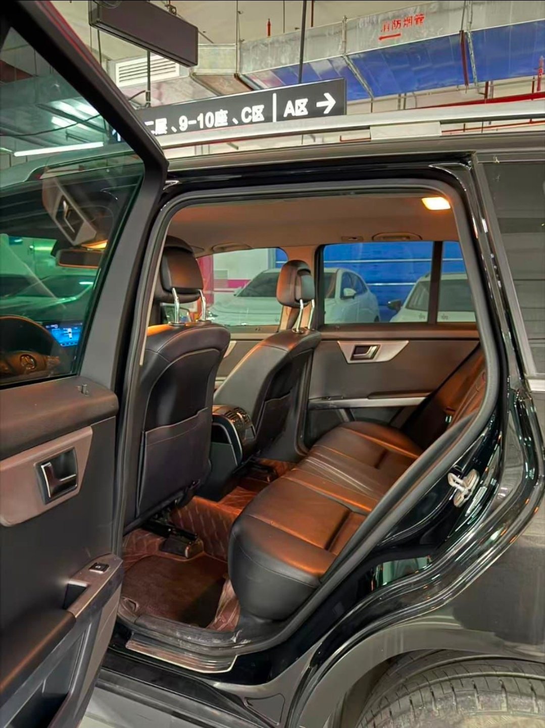 2012 Mercedes-Benz GLK350 (Pre-Order) image 5