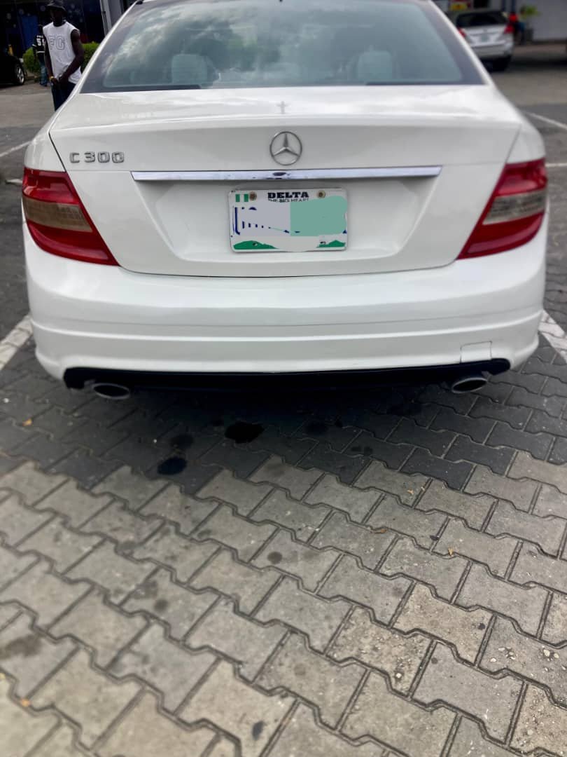 2008 Mercedes-Benz C300 image 2