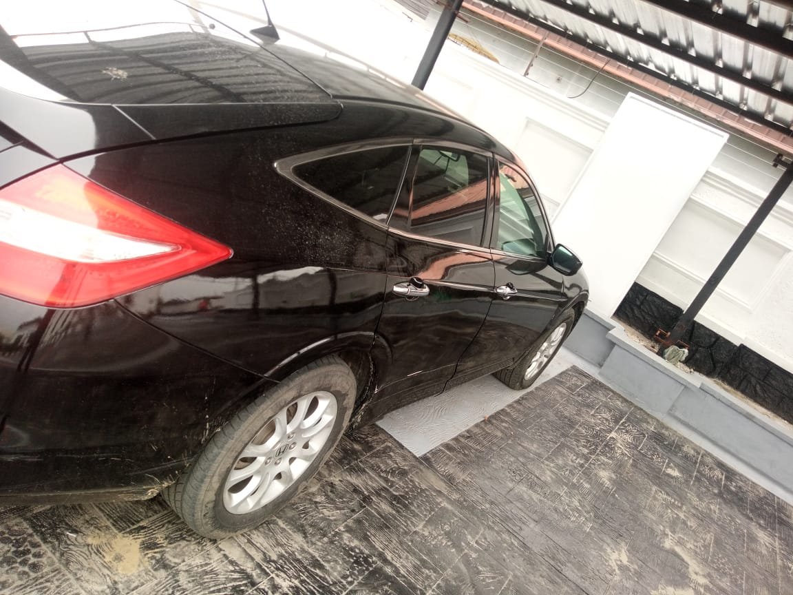 2012 Honda Crosstour Black image 2